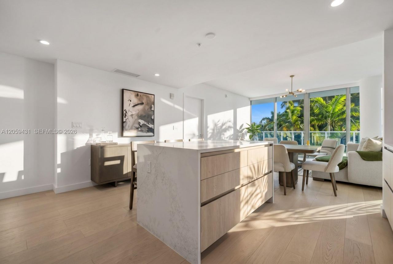 9221 E Bay Harbor Drive, Unit 212, Bay Harbor Islands, FL 33154 Photo