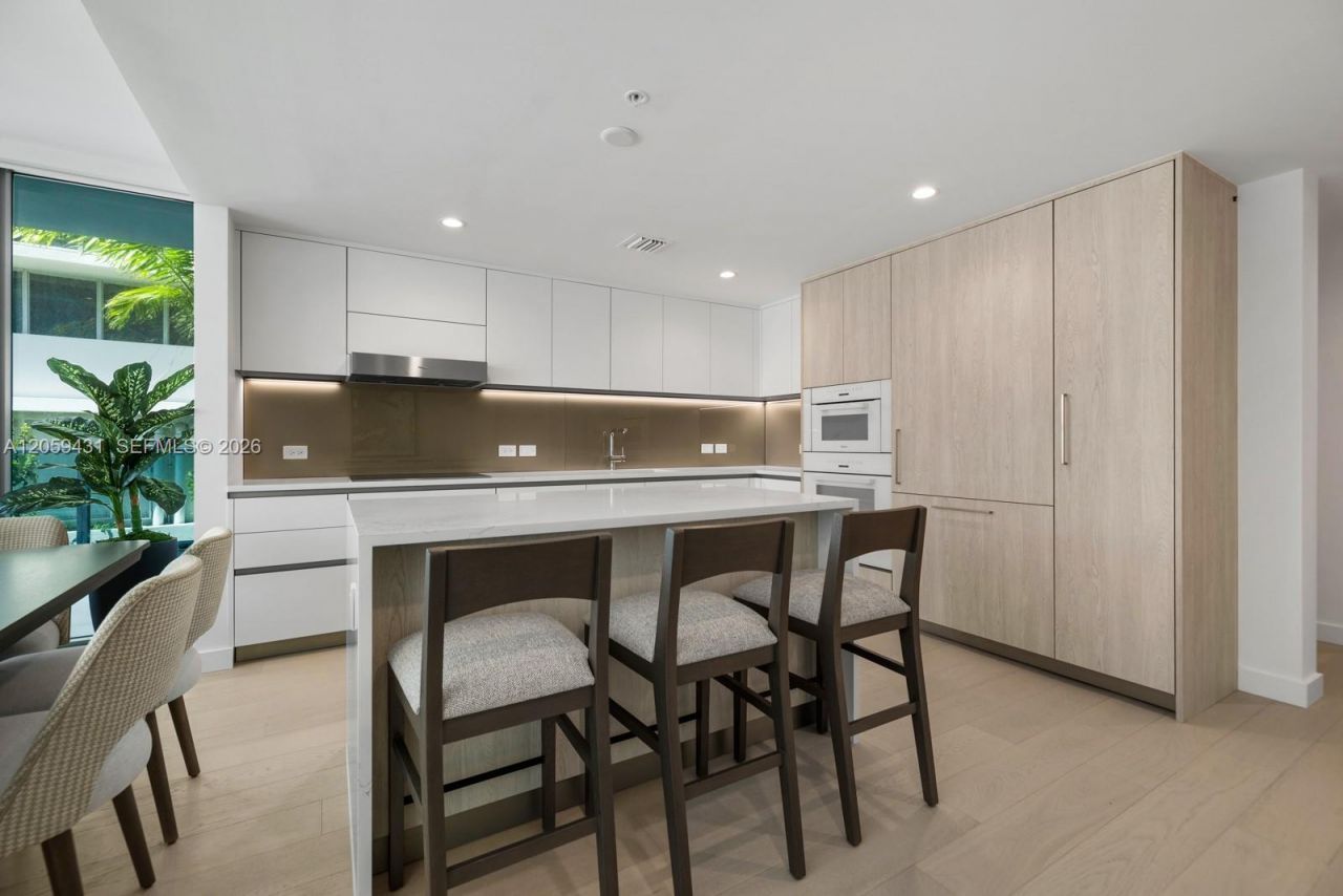 9221 E Bay Harbor Drive, Unit 212, Bay Harbor Islands, FL 33154 Photo