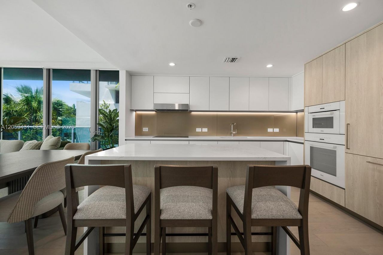 9221 E Bay Harbor Drive, Unit 212, Bay Harbor Islands, FL 33154 Photo