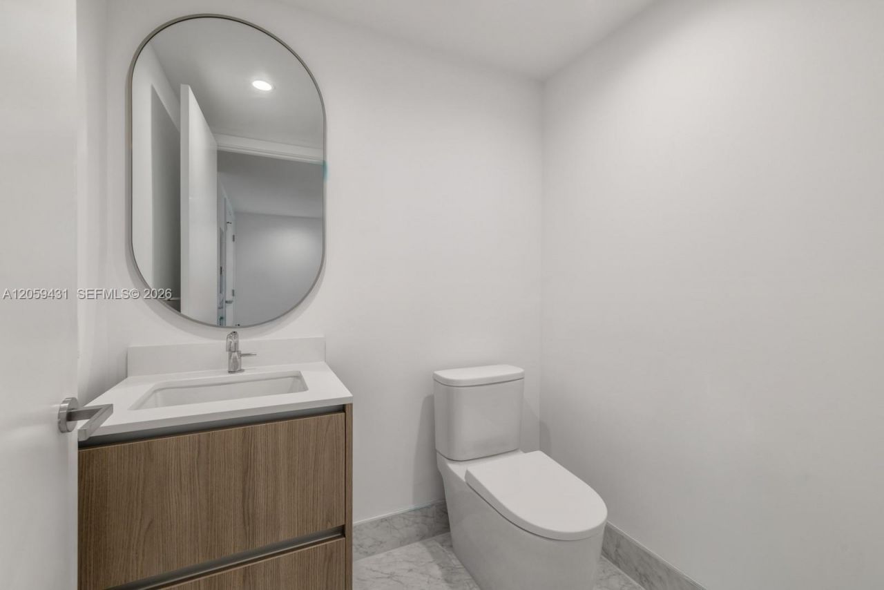 9221 E Bay Harbor Drive, Unit 212, Bay Harbor Islands, FL 33154 Photo