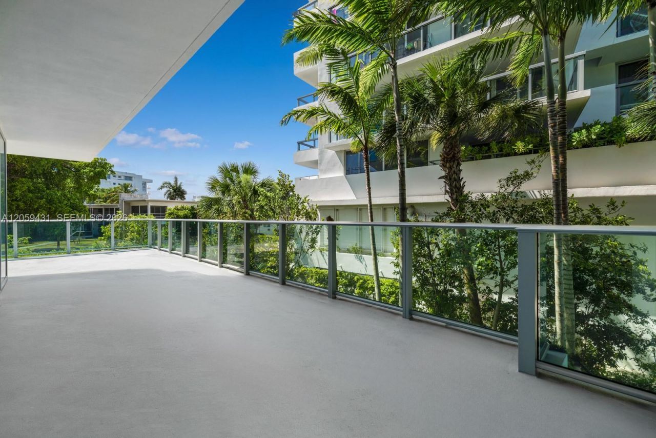 9221 E Bay Harbor Drive, Unit 212, Bay Harbor Islands, FL 33154 Photo