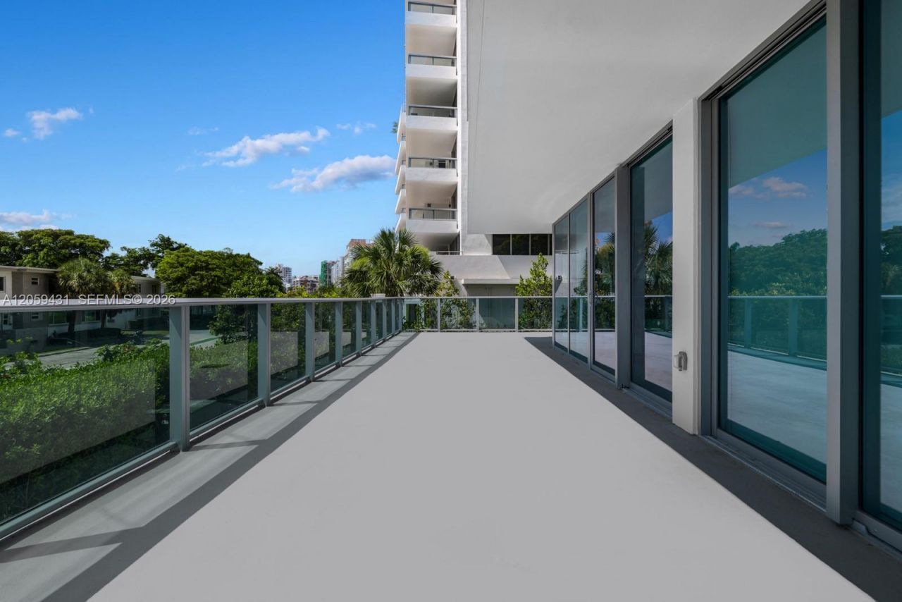 9221 E Bay Harbor Drive, Unit 212, Bay Harbor Islands, FL 33154 Photo