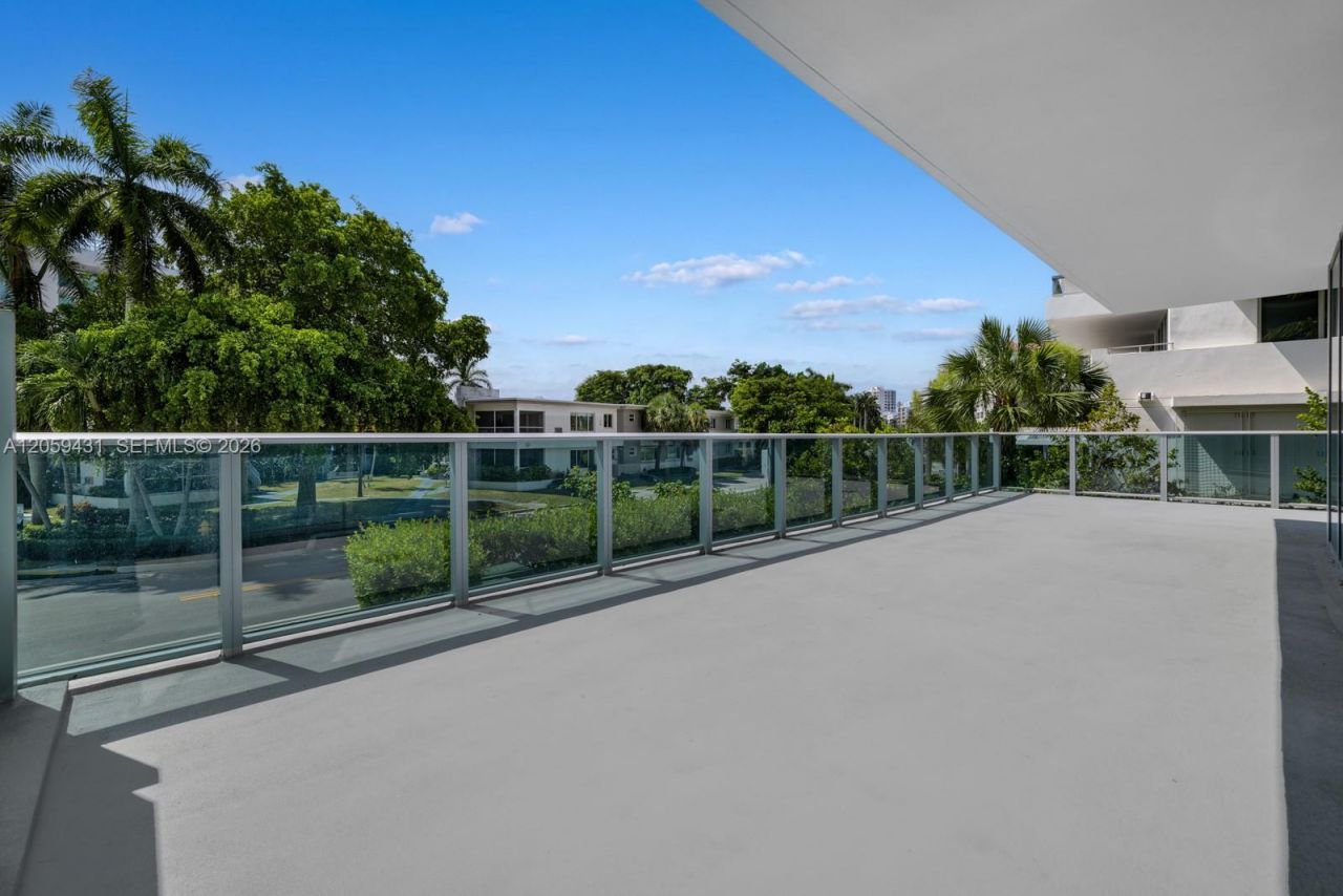 9221 E Bay Harbor Drive, Unit 212, Bay Harbor Islands, FL 33154 Photo