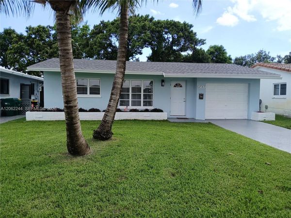 4502 NW 46 St , Tamarac, FL 33319