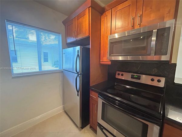 2880 PINE TREE DR , Unit 10, Miami Beach, FL 33140