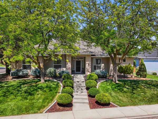 2464 E Lenox Ct, Eagle, ID 83616