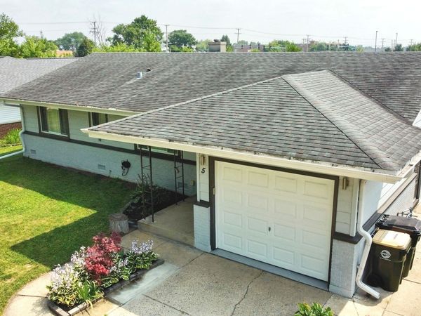 5 Wildwood Road , Elk Grove Village, IL 60007