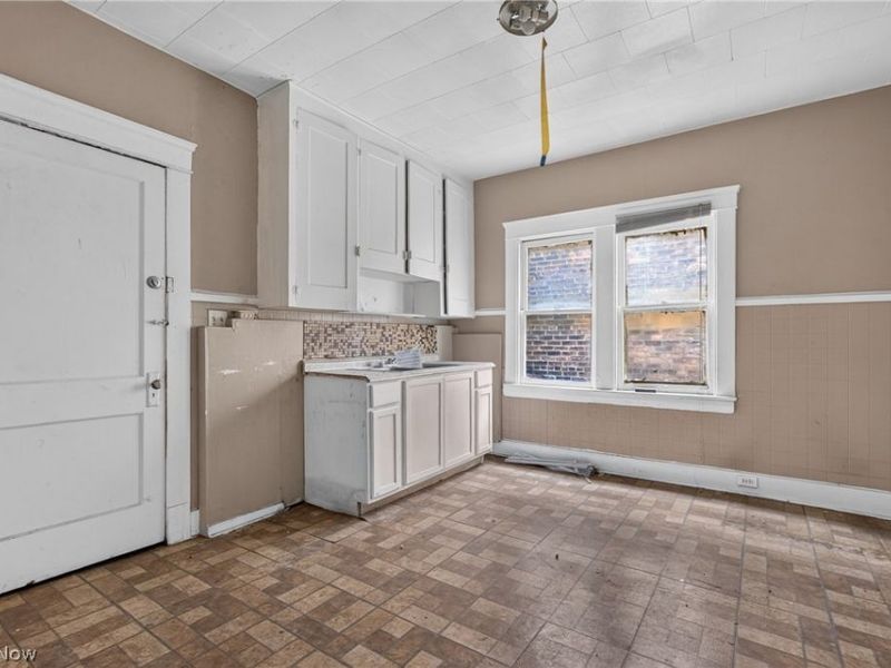 12000 Kinsman Road , Cleveland, OH 44120 Photo 12