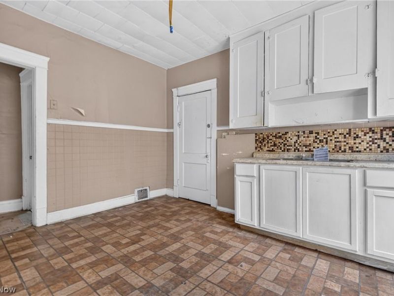 12000 Kinsman Road , Cleveland, OH 44120 Photo 13