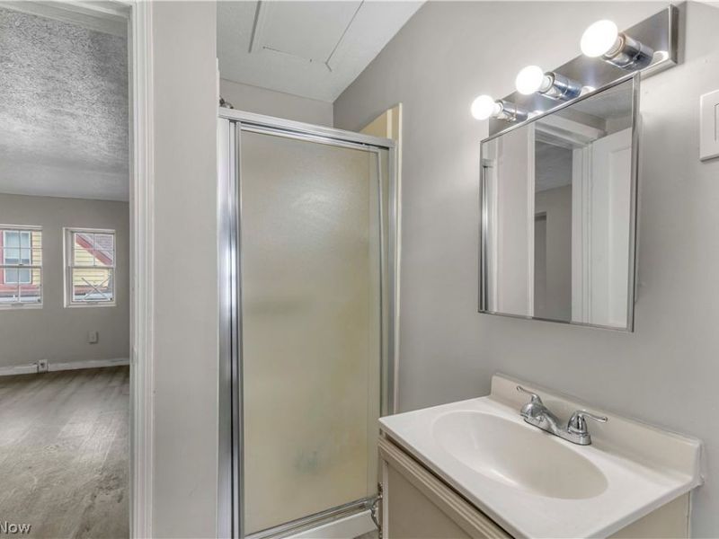 3305 Roanoke Avenue , Cleveland, OH 44109 Photo 5