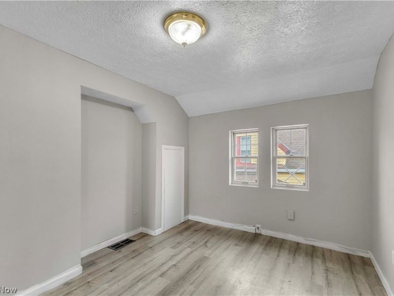 3305 Roanoke Avenue , Cleveland, OH 44109 Photo 9