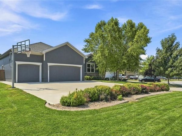 25069 W 150th Terrace, Olathe, KS 66061