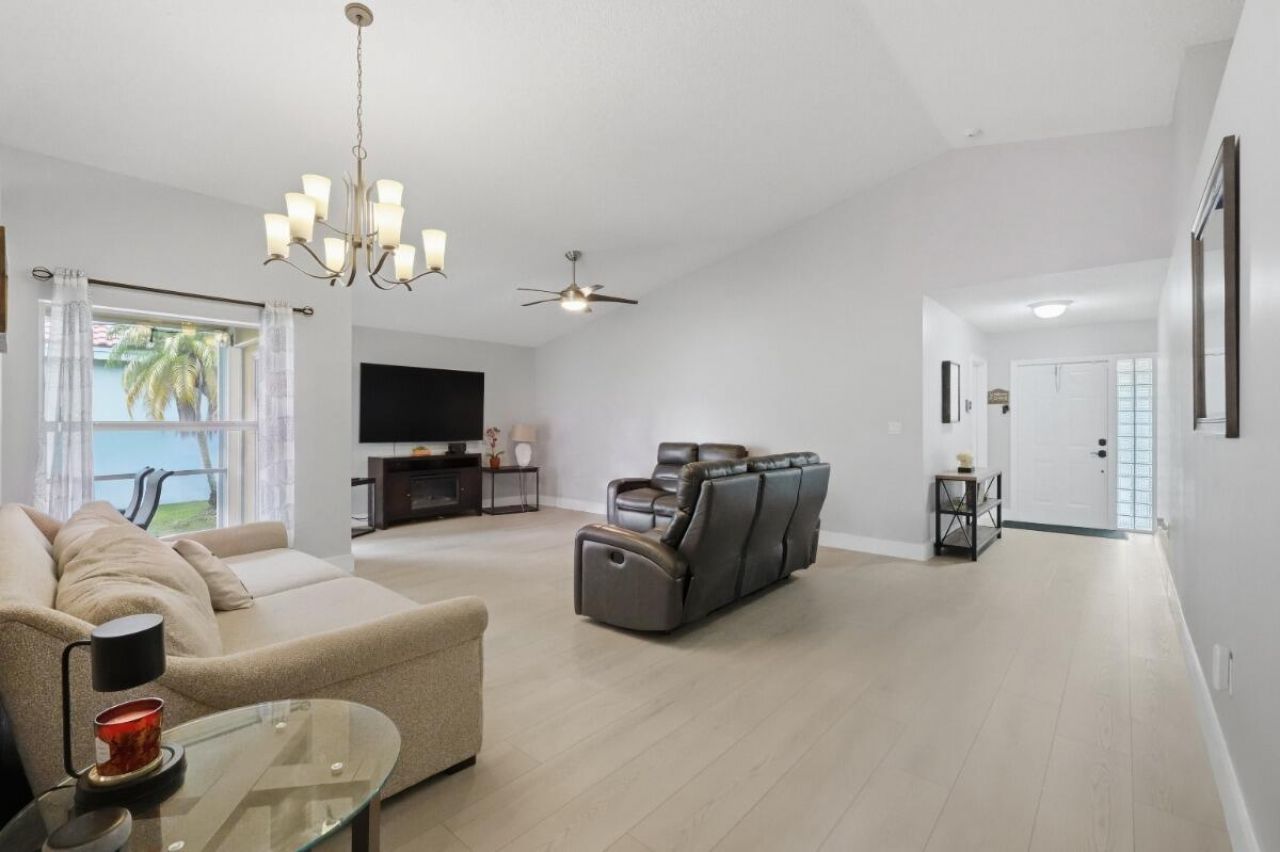 12564 NW 10th Place, Sunrise, FL 33323 Photo