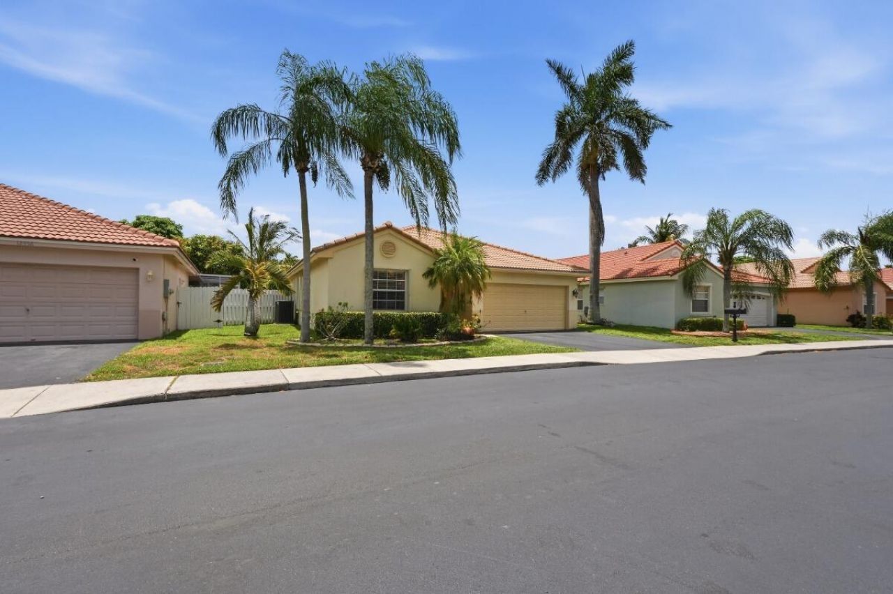 12564 NW 10th Place, Sunrise, FL 33323 Photo