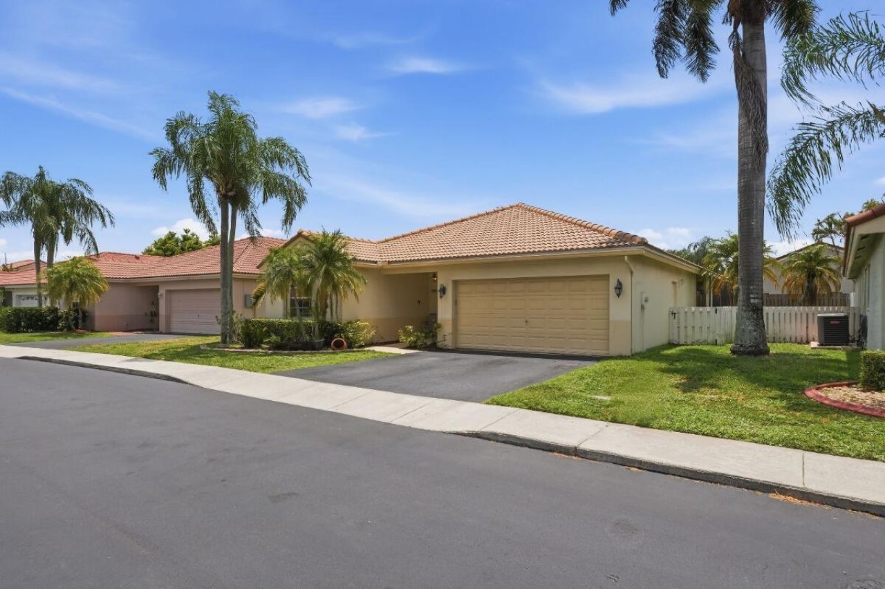 12564 NW 10th Place, Sunrise, FL 33323 Photo