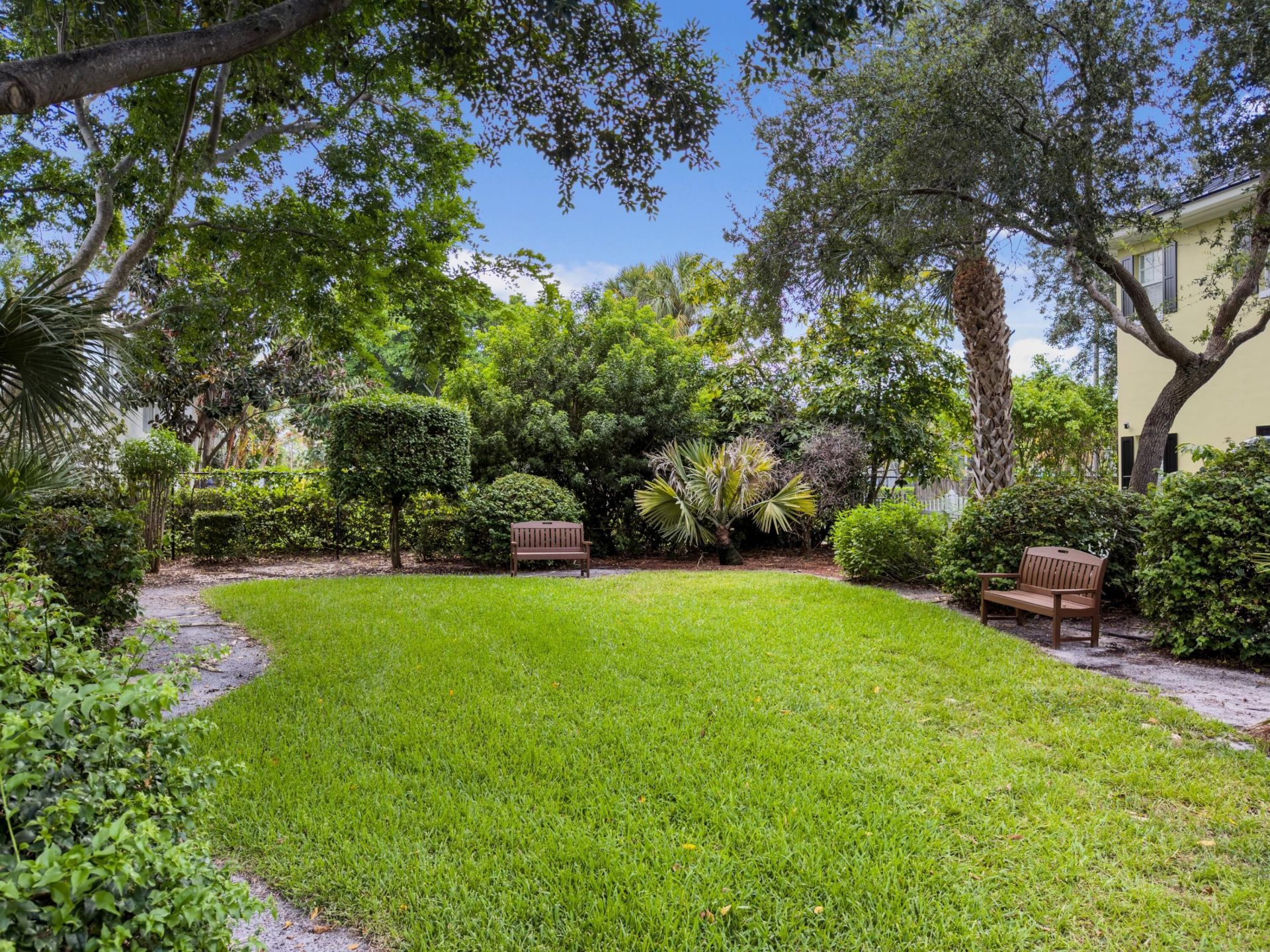 1057 E Heritage Club Circle, Delray Beach, FL 33483 Photo