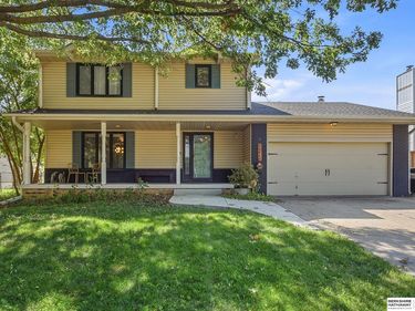 1212 Cedarwoods Drive, Papillion, NE 68046