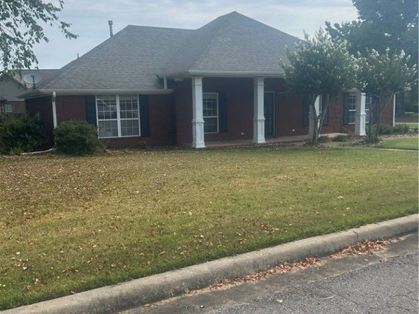 2008 8th, Russellville, AR 72801