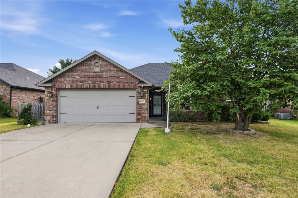 6011 S 38th Street, Rogers, AR 72758 Main Photo