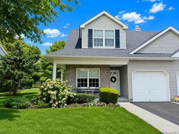 129 Maya Circle , Central Islip, NY 11722