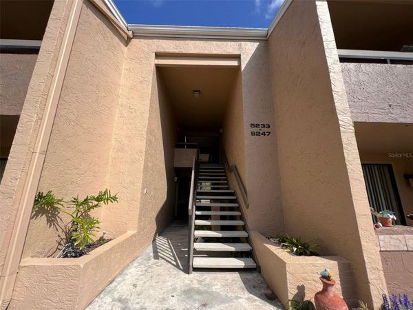 5239 VINELAND ROAD , Unit A203, ORLANDO, FL 32811