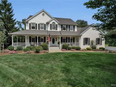 50 Sunburst Cir, Amherst, NY 14051