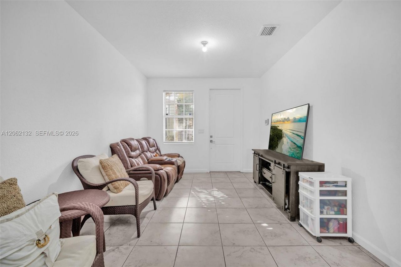 1429 SE 26th Ave, Homestead, FL 33035 Photo
