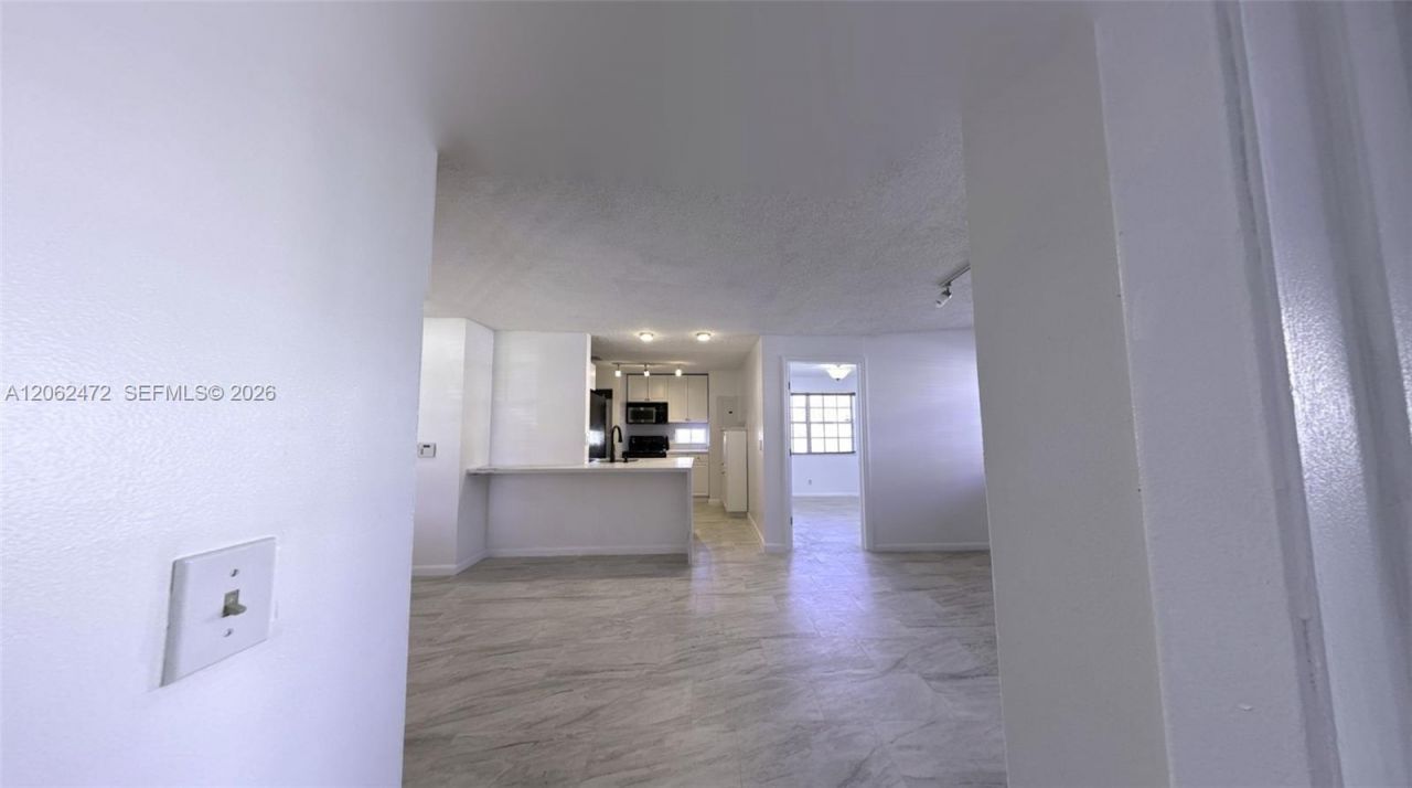 8630 SW 3rd St, Unit 101, Pembroke Pines, FL 33025 Photo