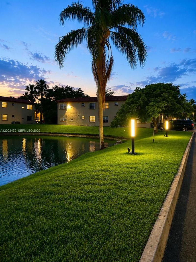 8630 SW 3rd St, Unit 101, Pembroke Pines, FL 33025 Photo