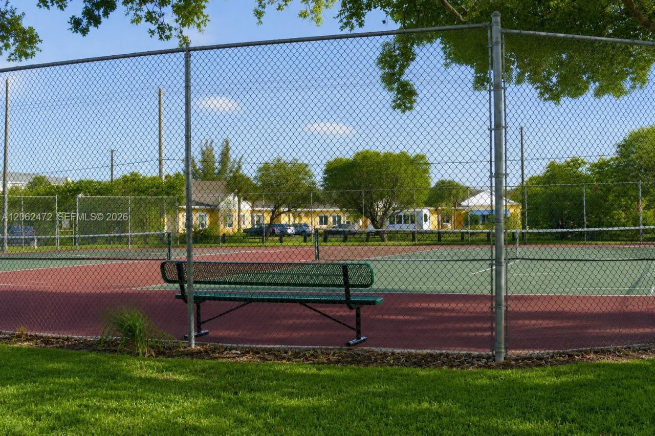 8630 SW 3rd St, Unit 101, Pembroke Pines, FL 33025 Photo