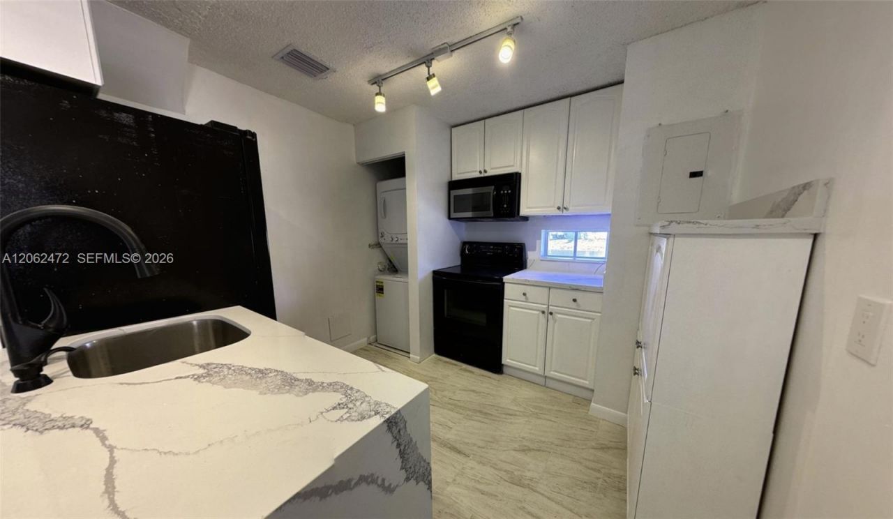 8630 SW 3rd St, Unit 101, Pembroke Pines, FL 33025 Photo