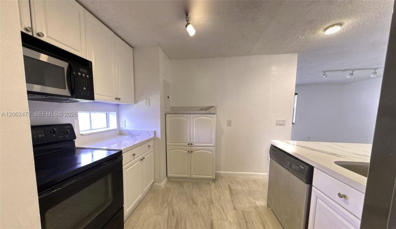 8630 SW 3rd St, Unit 101, Pembroke Pines, FL 33025 Photo