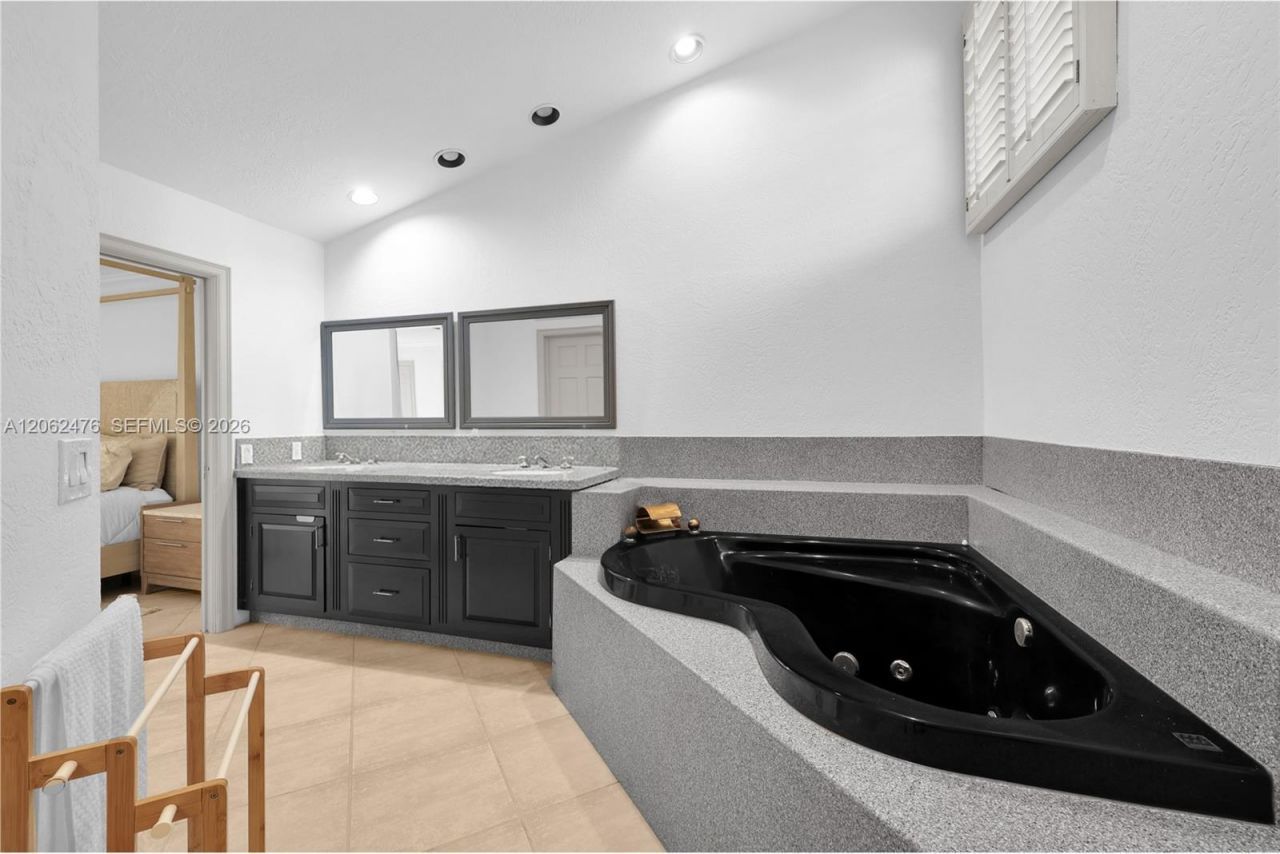 6879 Palm Grove Ct, Palm Beach Gardens, FL 33418 Photo