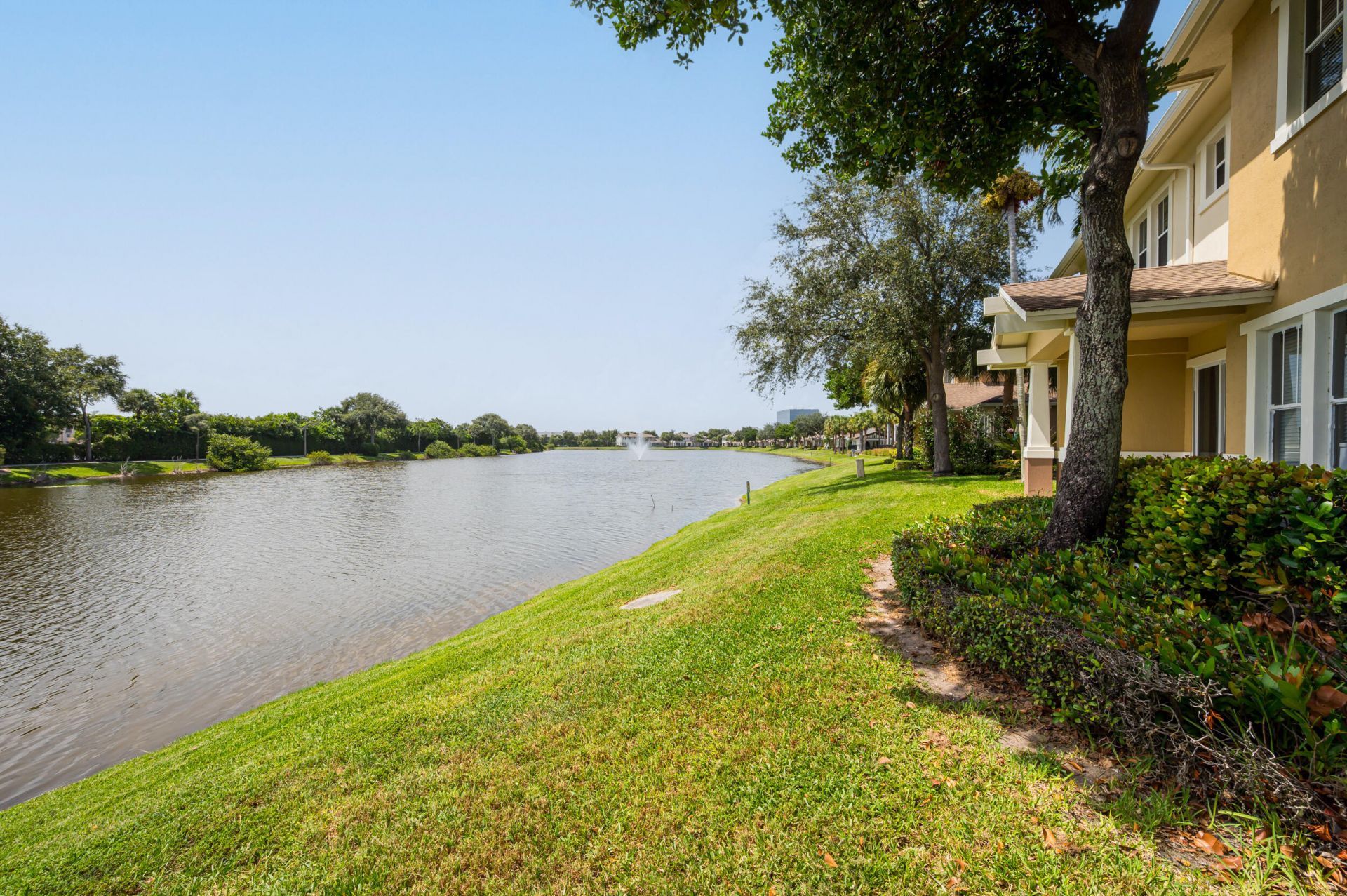 669 Pacific Grove Drive, Unit 2, West Palm Beach, FL 33401 Photo
