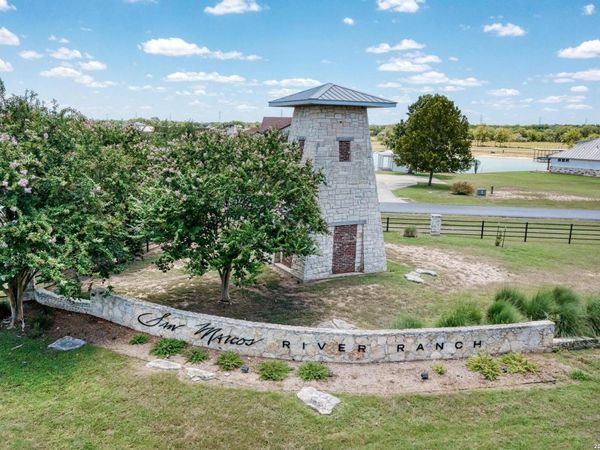 108 RIVER LAKES LN, Martindale, TX 78655