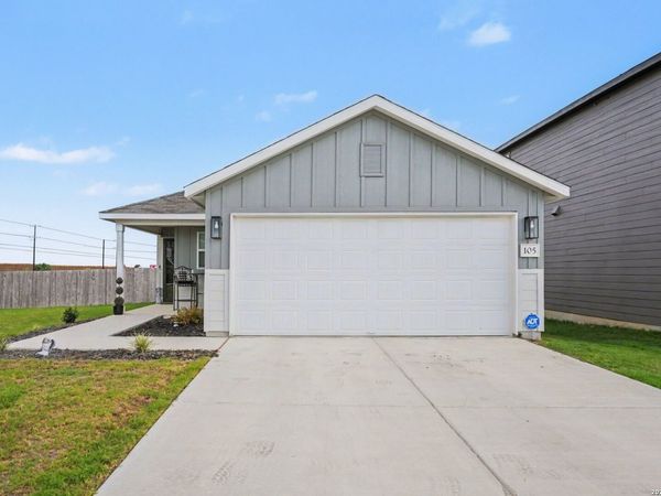 105 Twin Swan Dr, Marion, TX 78124