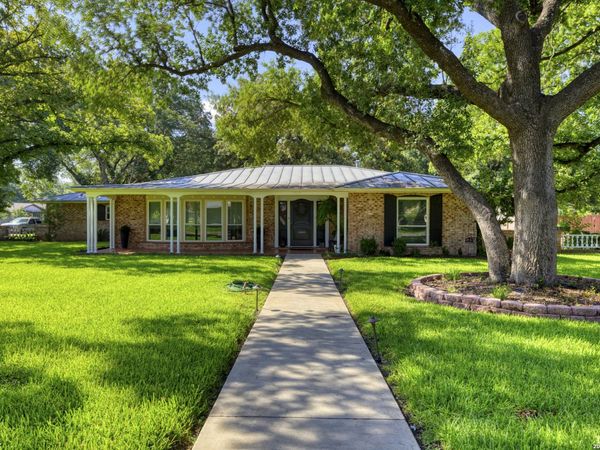 921 Maple, Uvalde, TX 78801