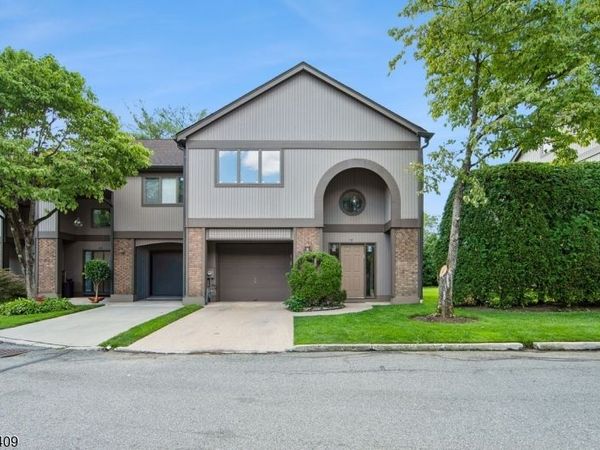 18 Maltese Dr, Fair Lawn, NJ 07410