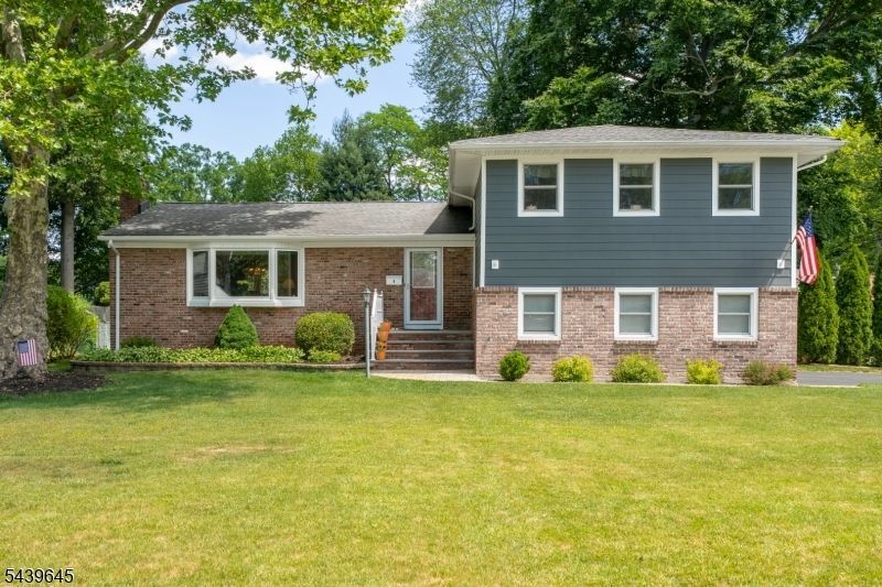 6 Woodbine Cir, New Providence, NJ 07974 Main Photo