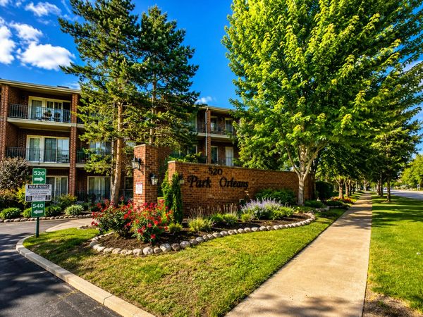 520 Biesterfield Road , Unit 209, Elk Grove Village, IL 60007