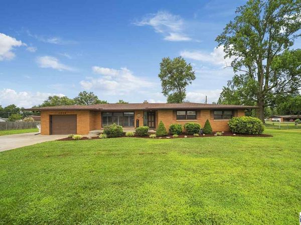 1016 Elizabeth Lane, Terre Haute, IN 47802