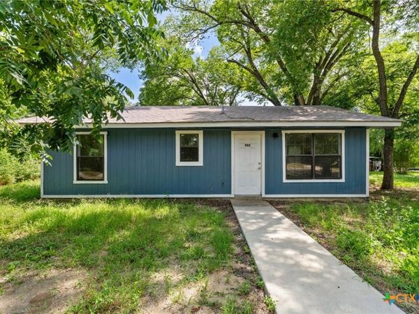 903 W 1st Street , Cameron, TX 76520