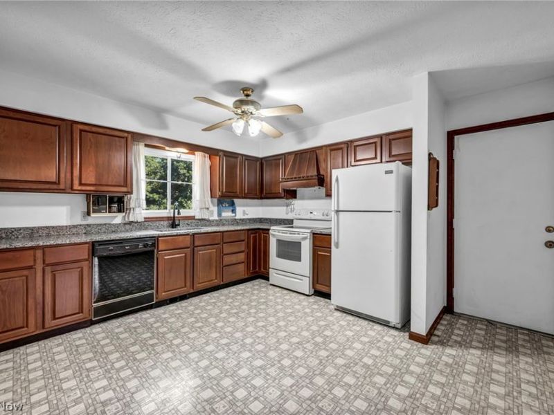 7505 Morley Road , Mentor, OH 44060 Photo 6