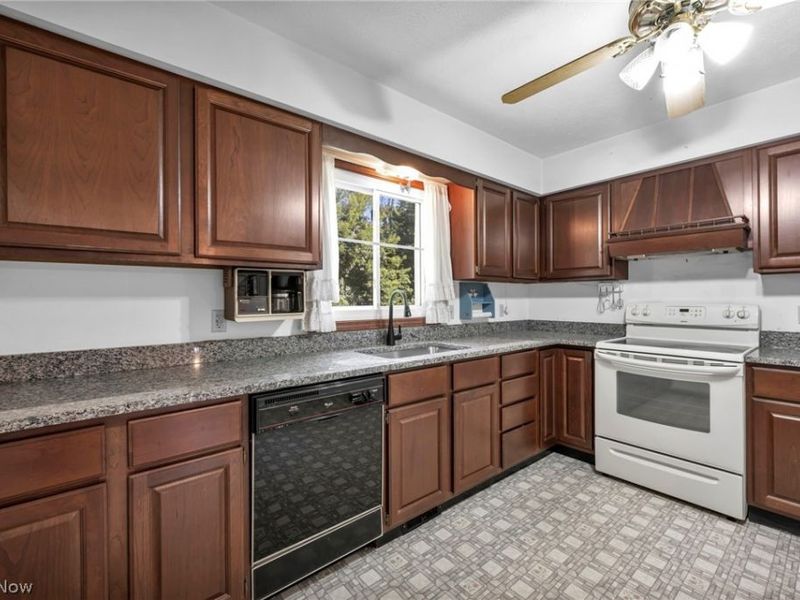 7505 Morley Road , Mentor, OH 44060 Photo 7