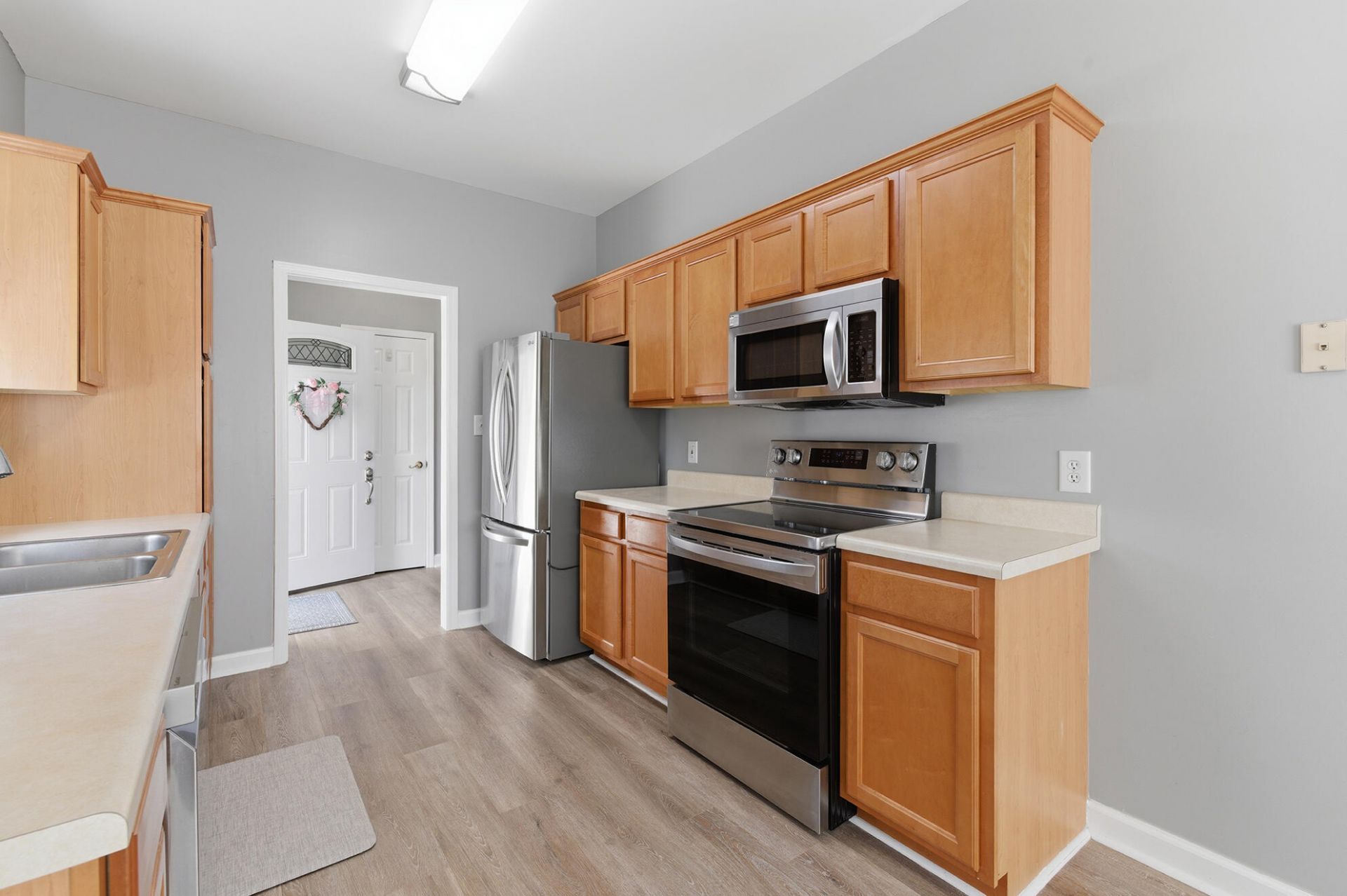 6627 Cherry Laurel Photo 8