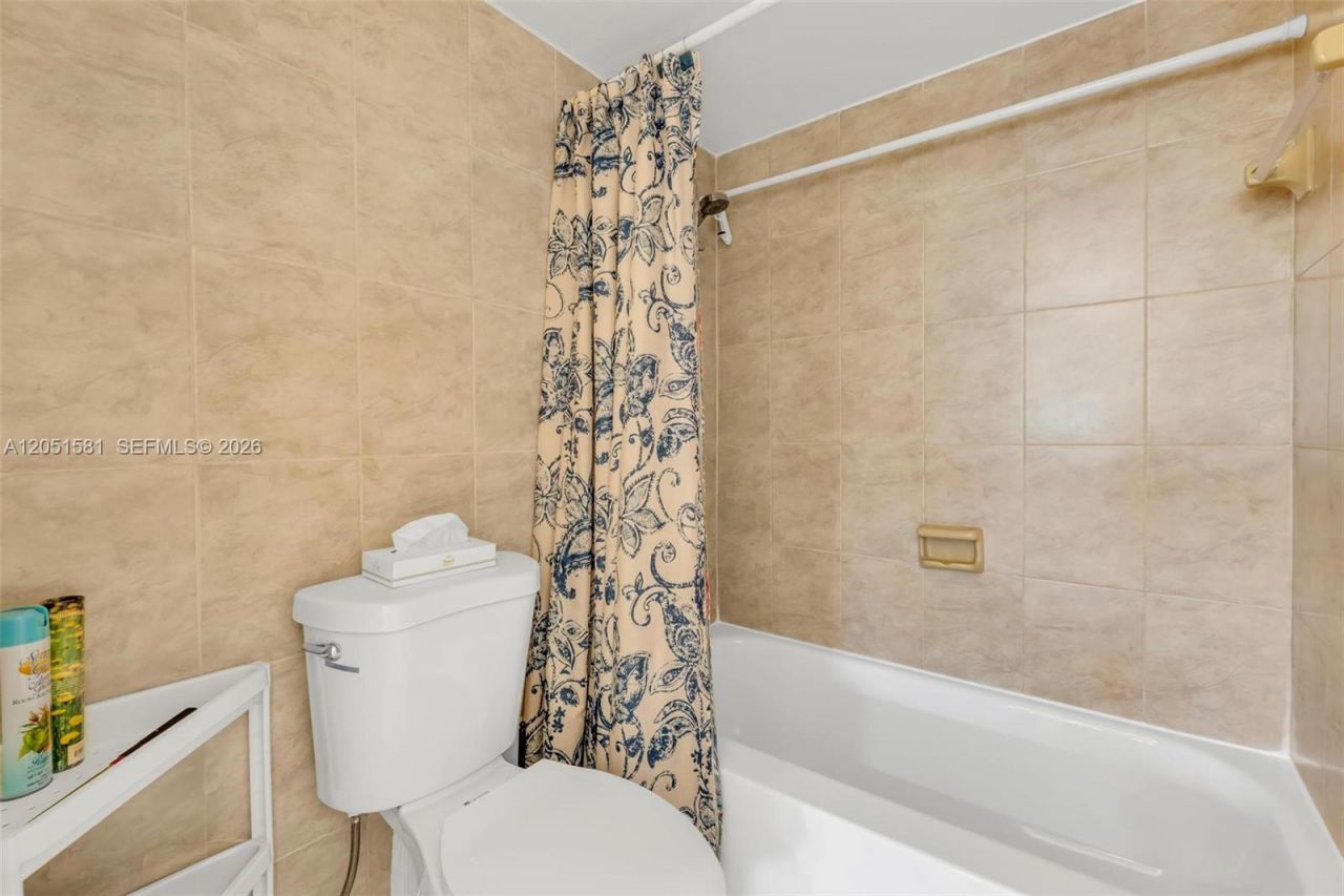 200 178th Dr, Unit 409, Sunny Isles Beach, FL 33160 Photo