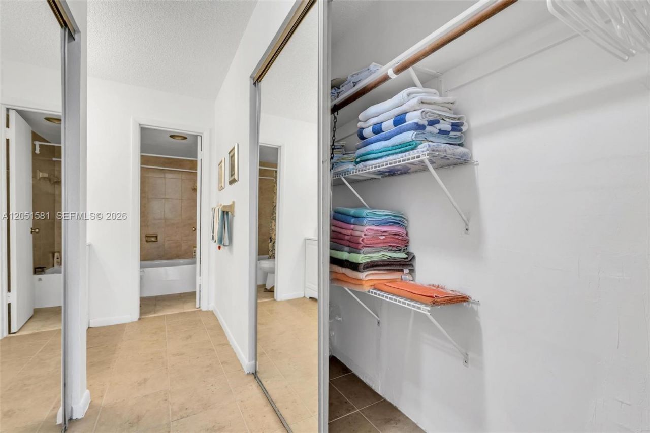 200 178th Dr, Unit 409, Sunny Isles Beach, FL 33160 Photo