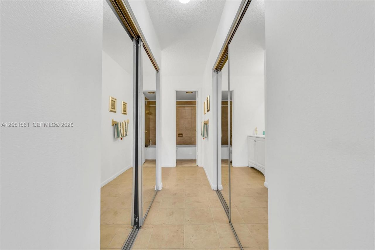 200 178th Dr, Unit 409, Sunny Isles Beach, FL 33160 Photo