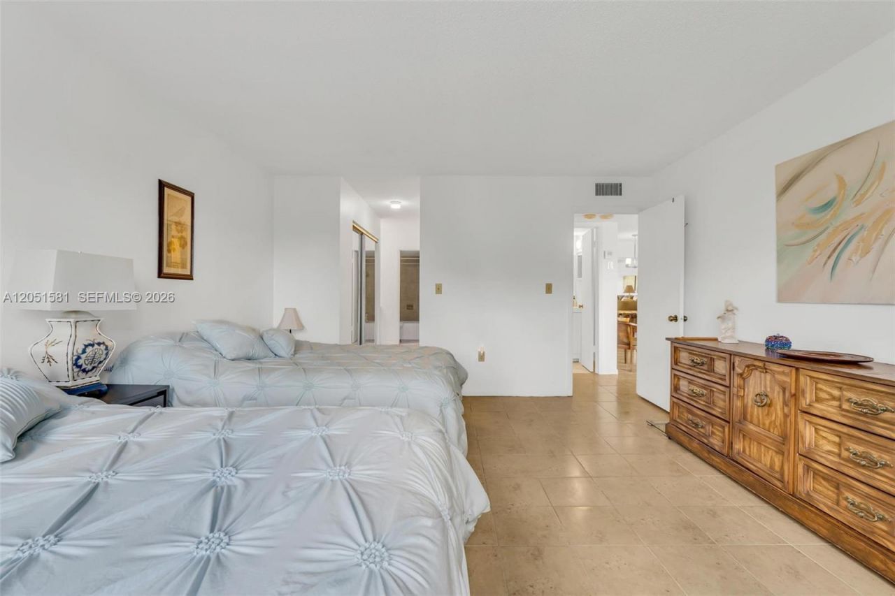 200 178th Dr, Unit 409, Sunny Isles Beach, FL 33160 Photo
