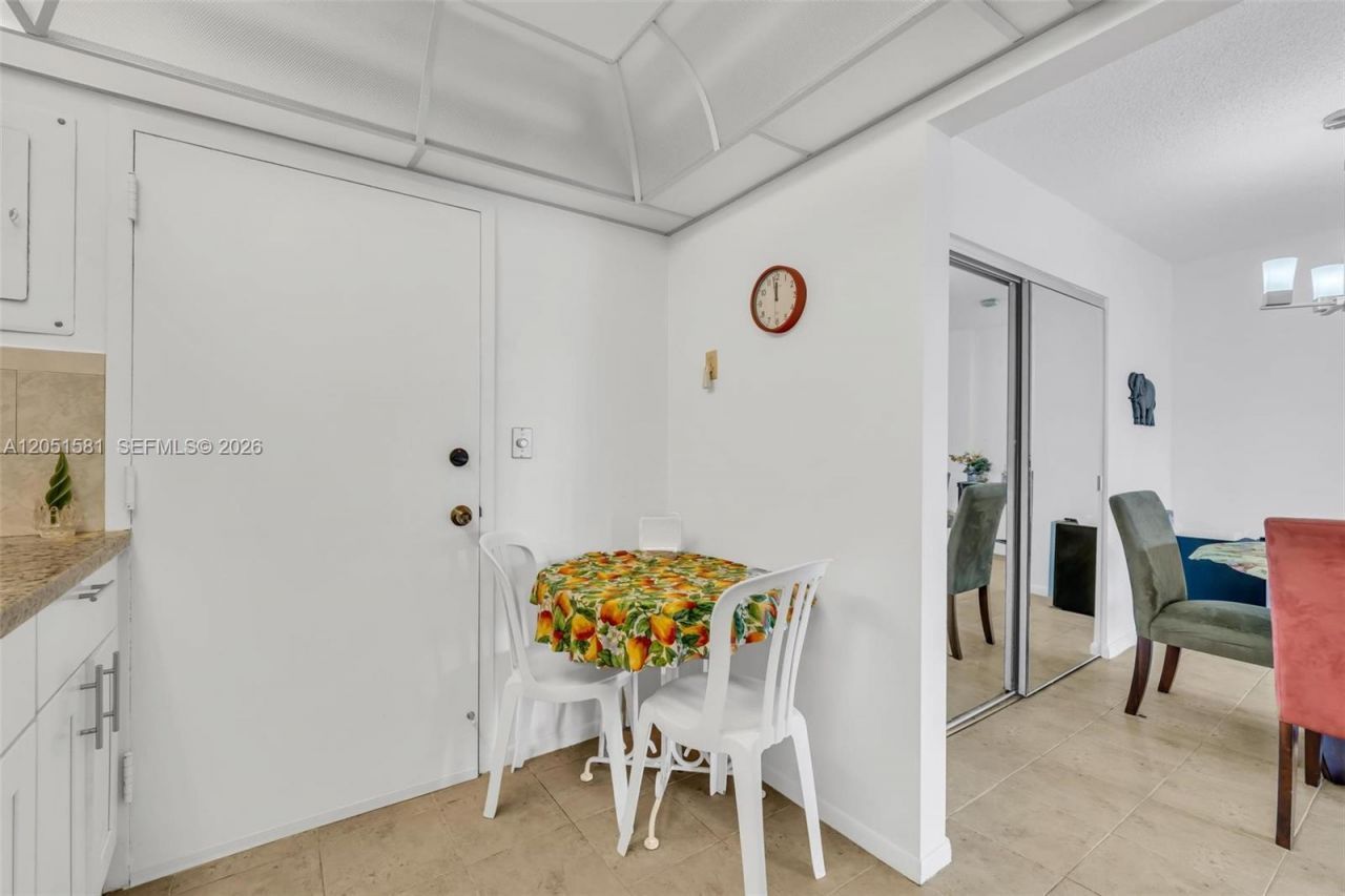 200 178th Dr, Unit 409, Sunny Isles Beach, FL 33160 Photo